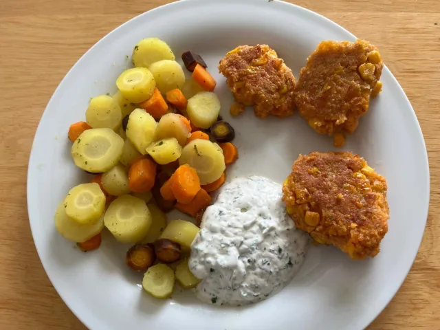 Linsenbratlinge mit Karotten, Pastinaken und Quark